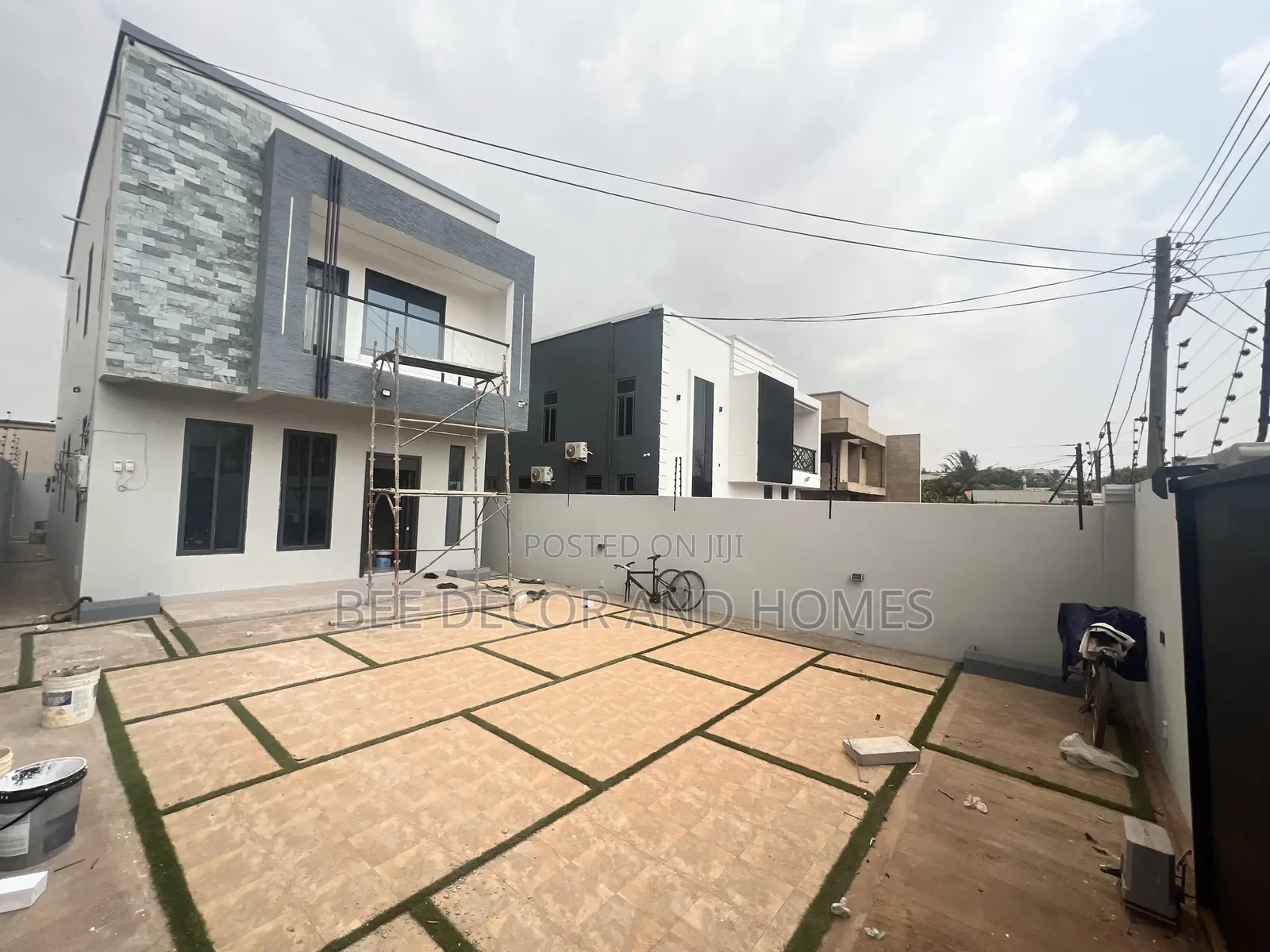 3bdrm House in Bee Decor & Homes, Old Ashomang for sale in Old Ashomang