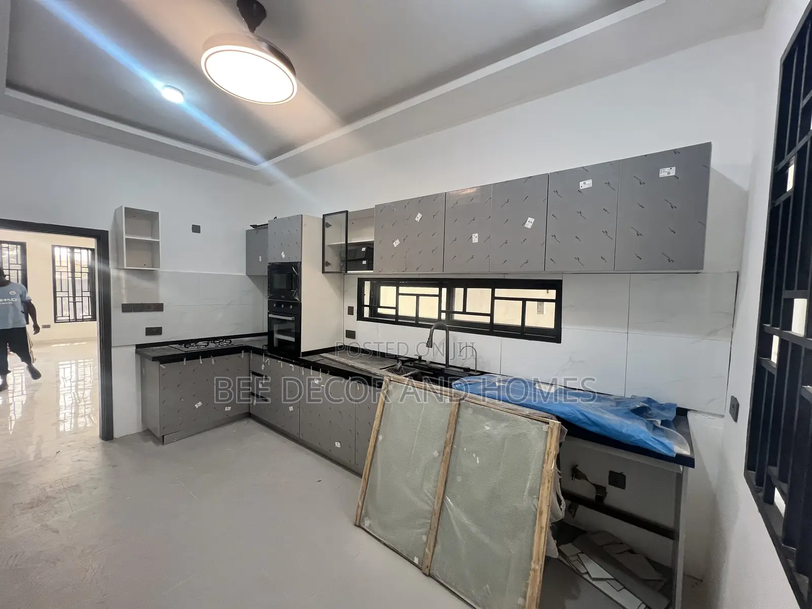 3bdrm House in Bee Decor & Homes, Old Ashomang for sale in Old Ashomang