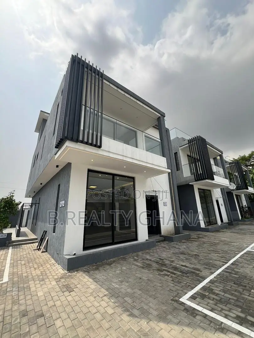 4bdrm Townhouse / Terrace in Dzorwulu for rent in Dzorwulu