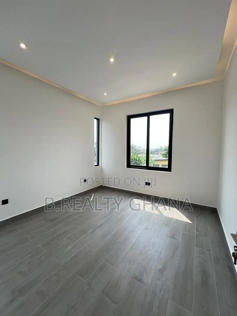 4bdrm Townhouse / Terrace in Dzorwulu for rent in Dzorwulu