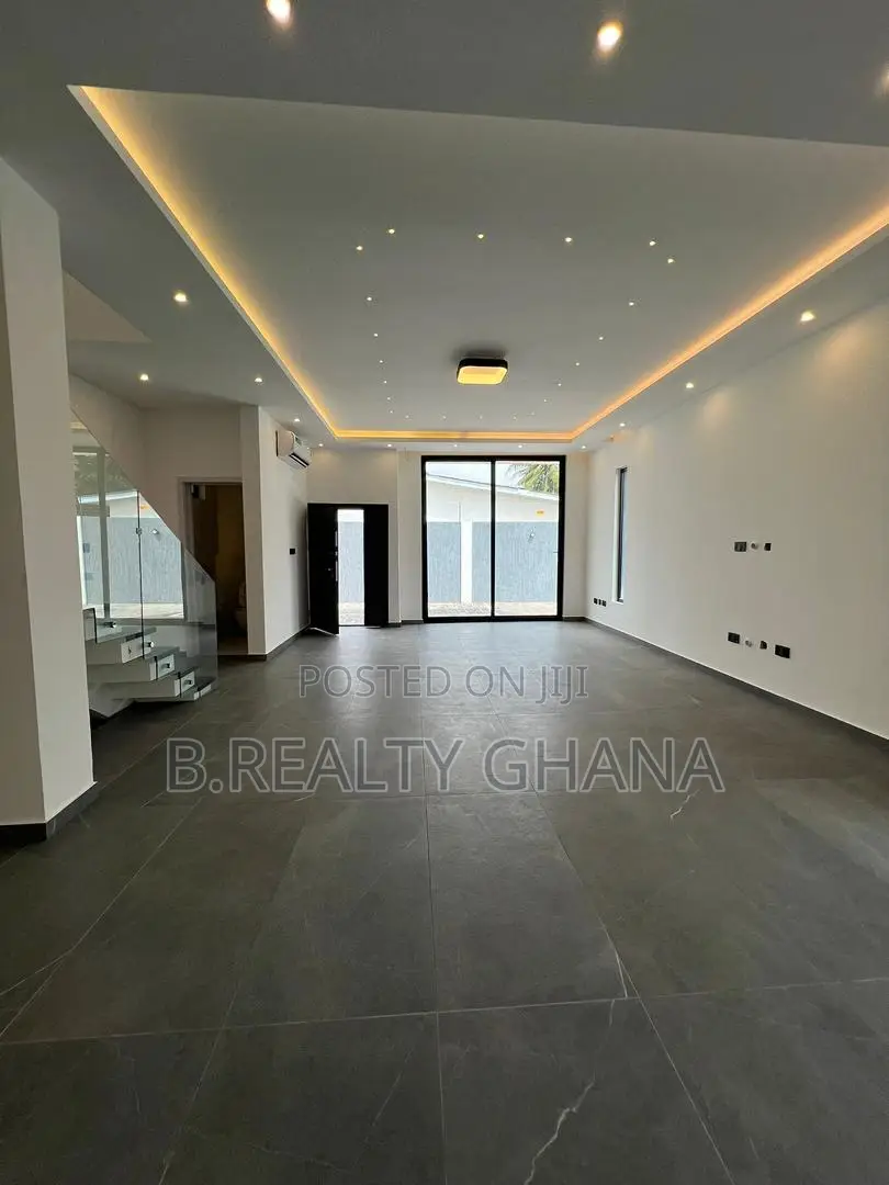 4bdrm Townhouse / Terrace in Dzorwulu for rent in Dzorwulu