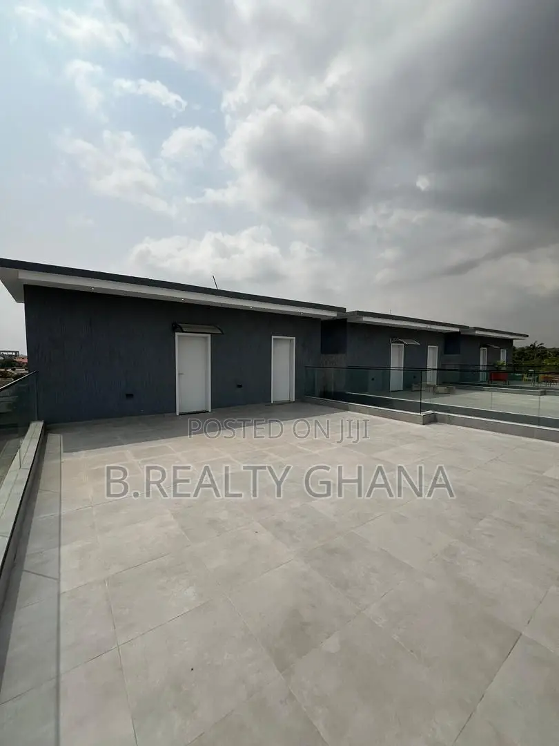 4bdrm Townhouse / Terrace in Dzorwulu for rent in Dzorwulu