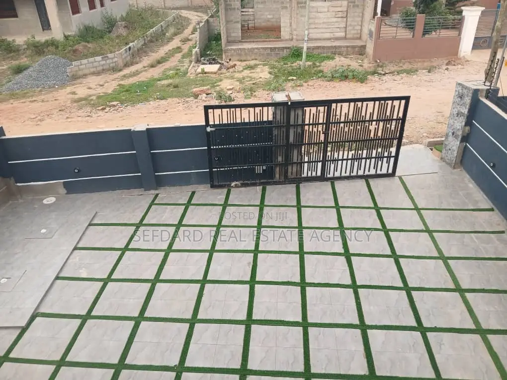 Furnished 4bdrm Duplex in East Legon for sale in East Legon