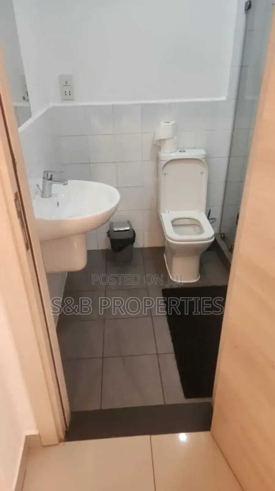 Furnished 1bdrm Apartment in The Gallery -Clifton, East Legon for rent in East Legon