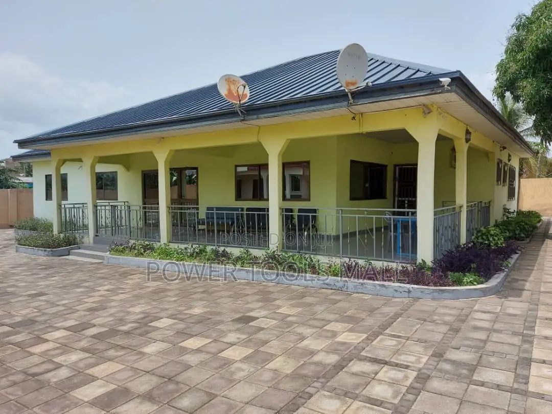 7bdrm House in Kasoa for sale in Kasoa
