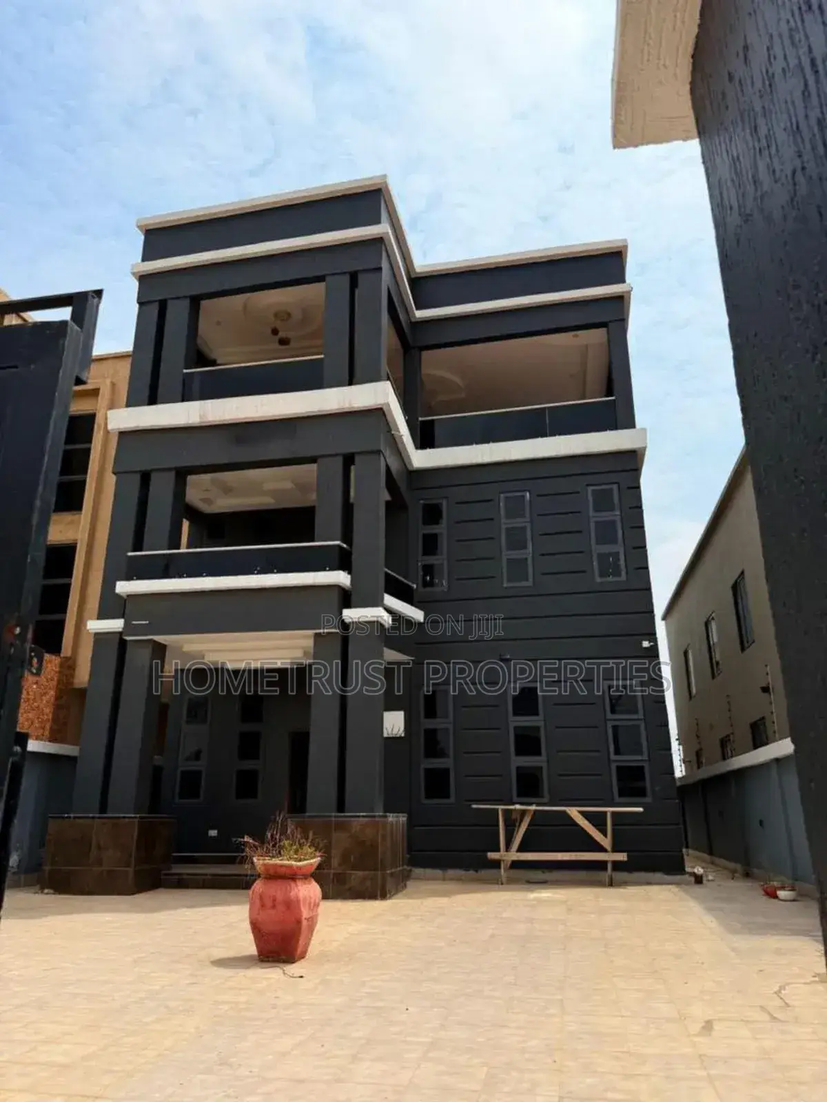 5bdrm Duplex in Hometrust, East Legon for sale in East Legon