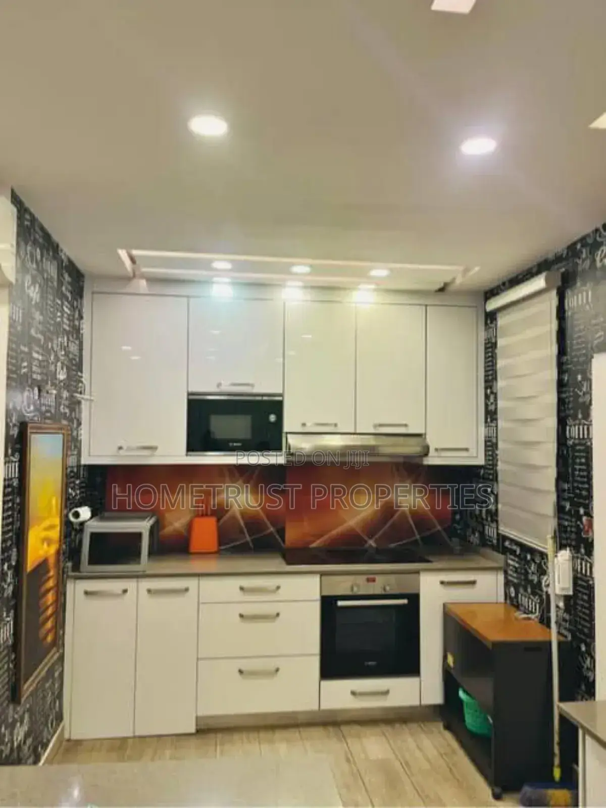 6bdrm Mansion in Hometrust Properties, Labone for sale in Labone
