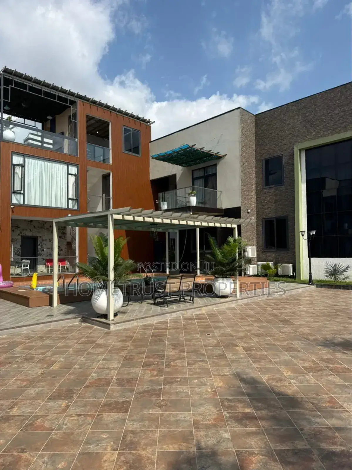 7bdrm Mansion in Hometrust Properties, Pillar 2 for sale in Pillar 2
