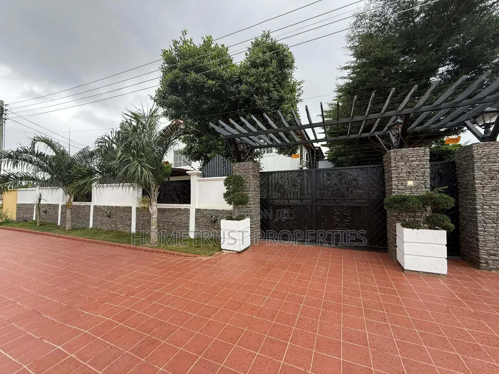 Furnished 5bdrm House in Hometrust Properties, East Legon for sale in East Legon