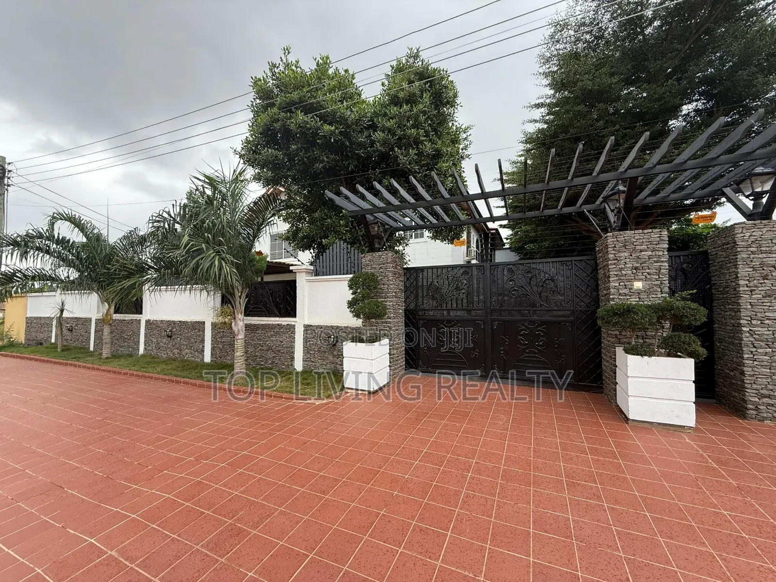 Furnished 5bdrm House in East Legon for sale in East Legon