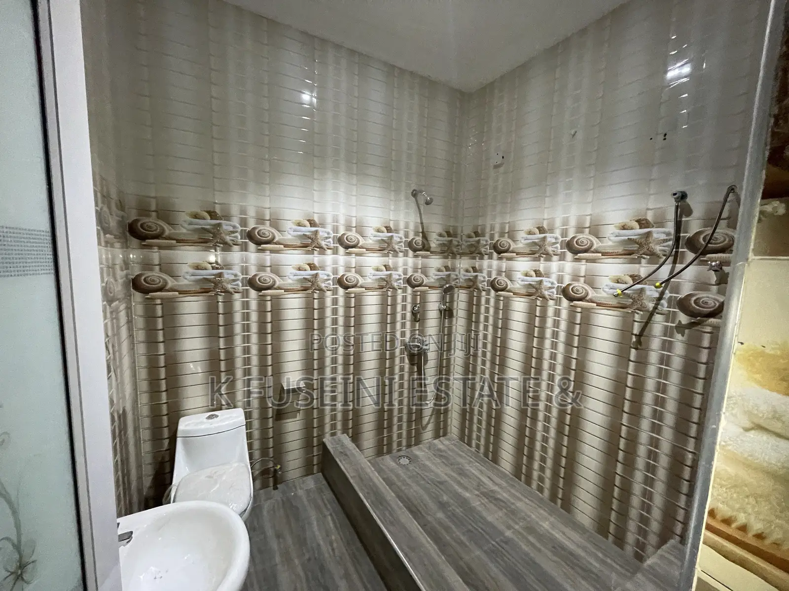 6bdrm House in K Fuseini Estate, Kumasi Metropolitan for sale in Kumasi Metropolitan