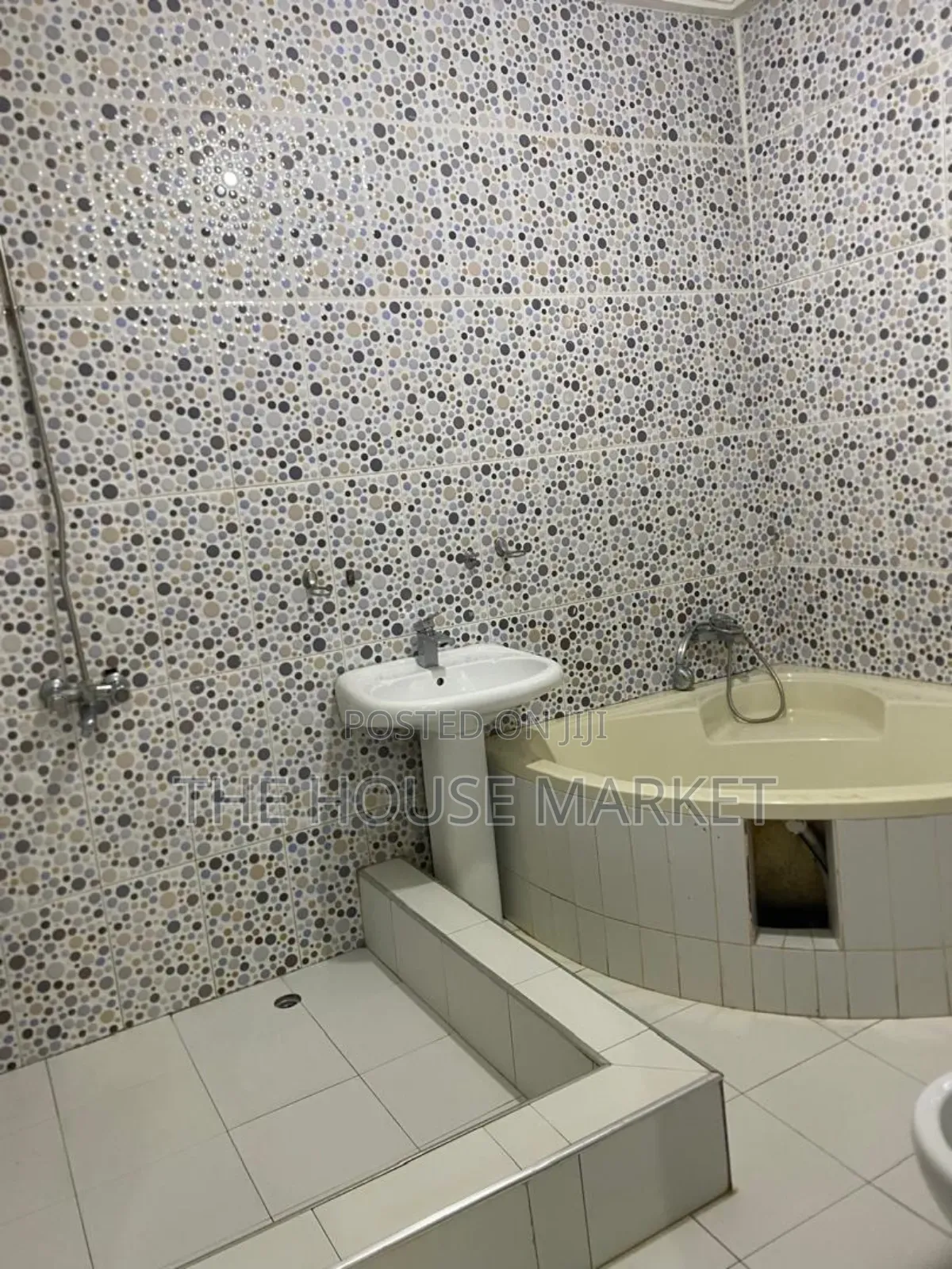 4bdrm House in Estate, Tarkwa Nsuaem for rent in Tarkwa Nsuaem