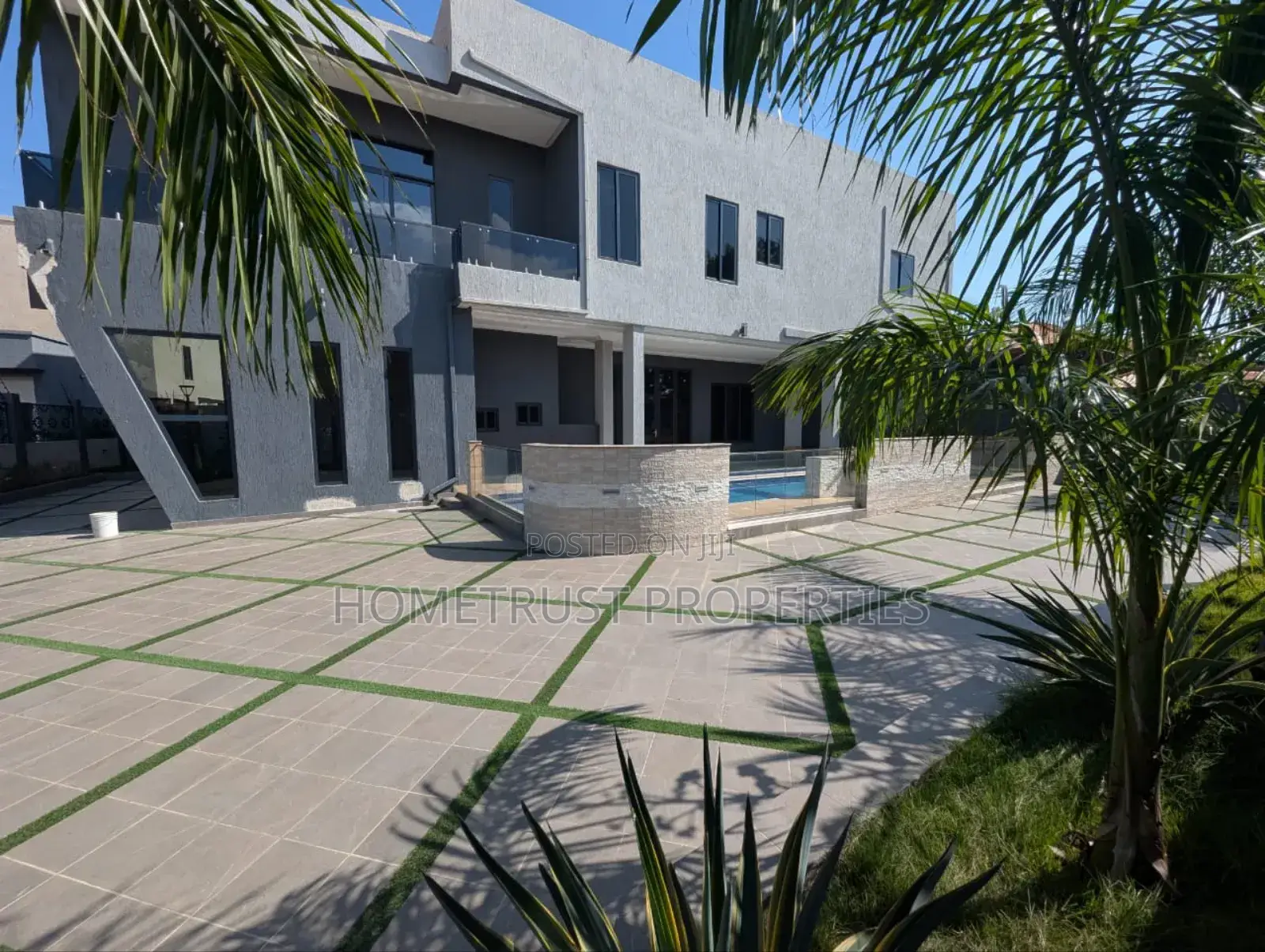 5bdrm Duplex in Hometrust Properties, Airport Residential Area for sale in Airport Residential Area