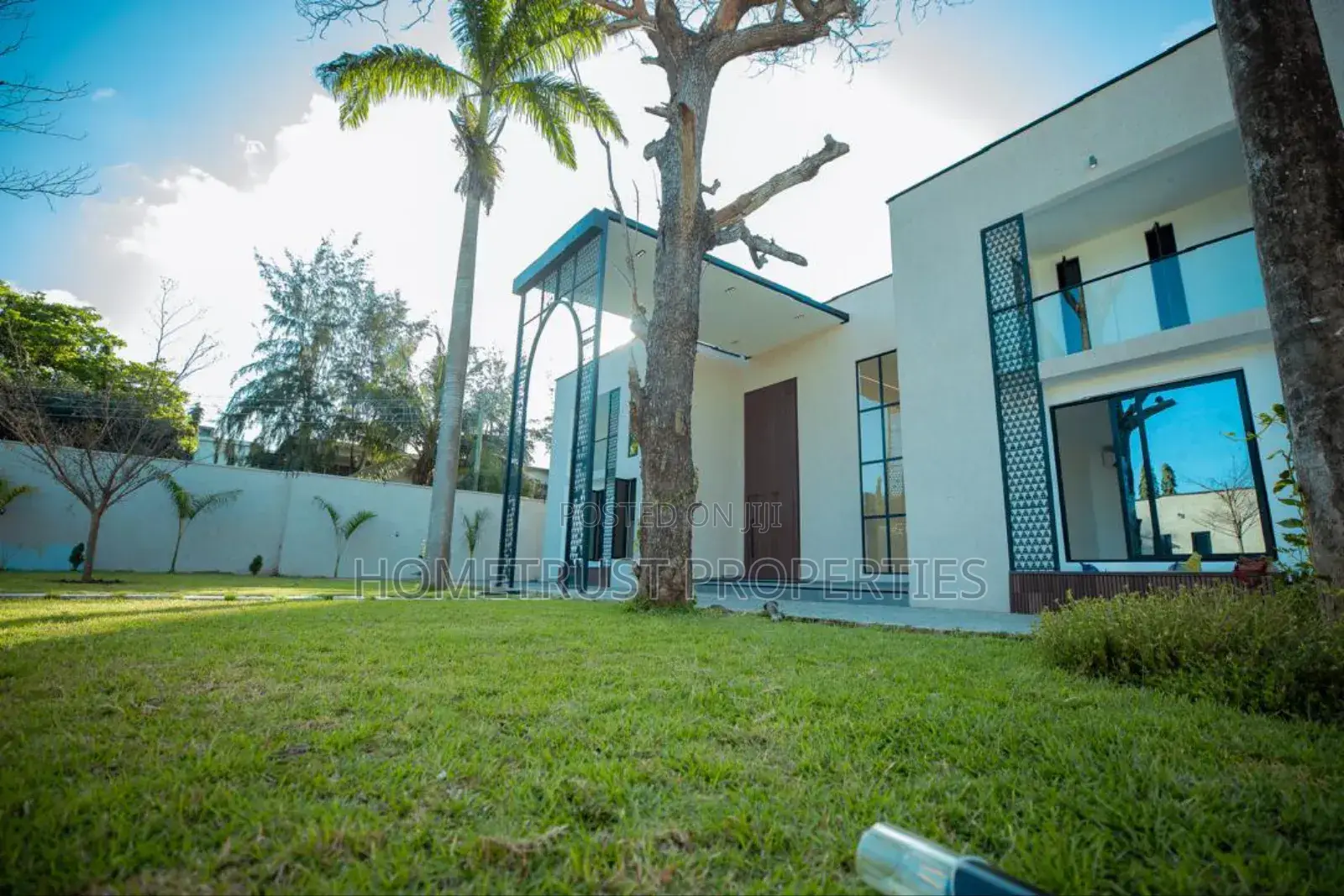 12bdrm Mansion in Hometrust Properties, Cantonments for sale in Cantonments