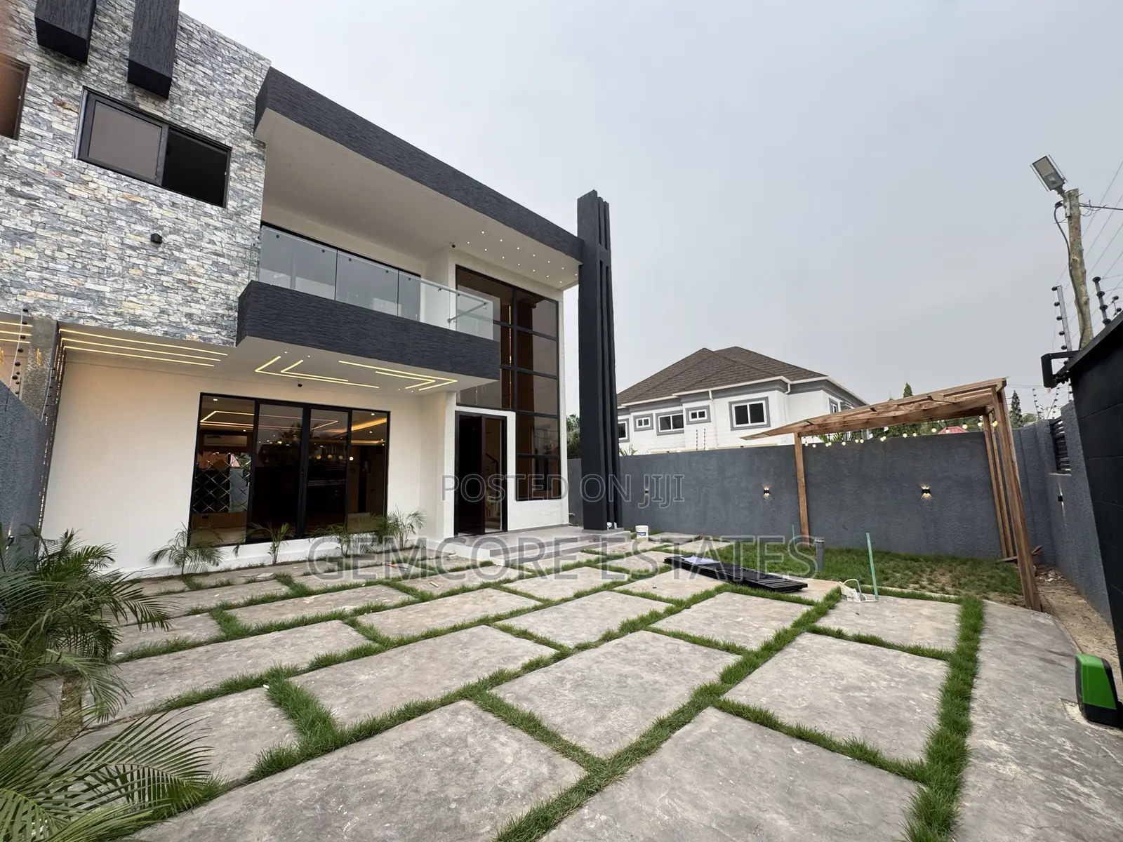 4bdrm House in American House, East Legon for sale in East Legon