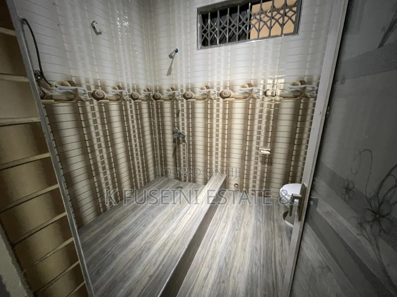 6bdrm House in K Fuseini Estate, Kumasi Metropolitan for sale in Kumasi Metropolitan