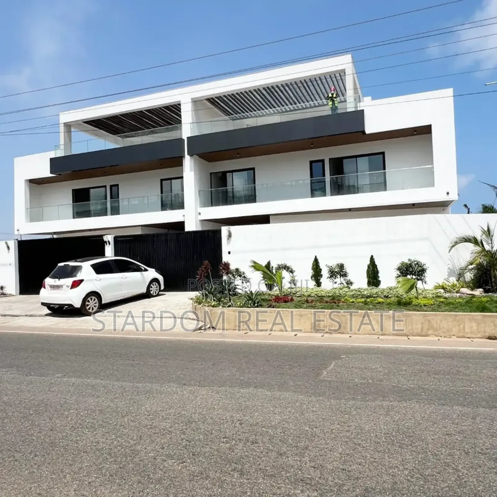 5bdrm Duplex in East Airport, Spintex for sale in Spintex