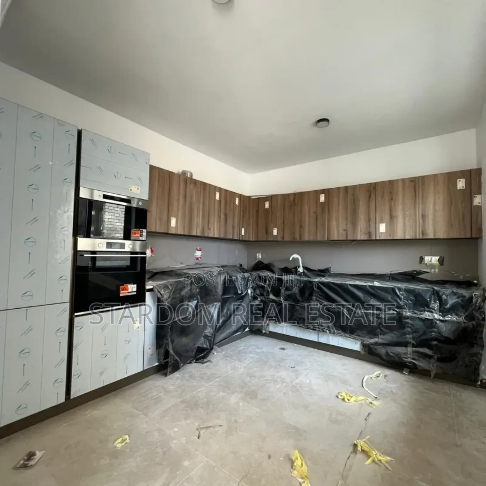 5bdrm Duplex in East Airport, Spintex for sale in Spintex