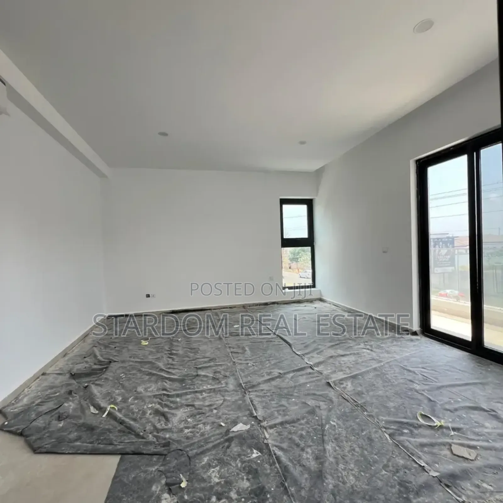 5bdrm Duplex in East Airport, Spintex for sale in Spintex