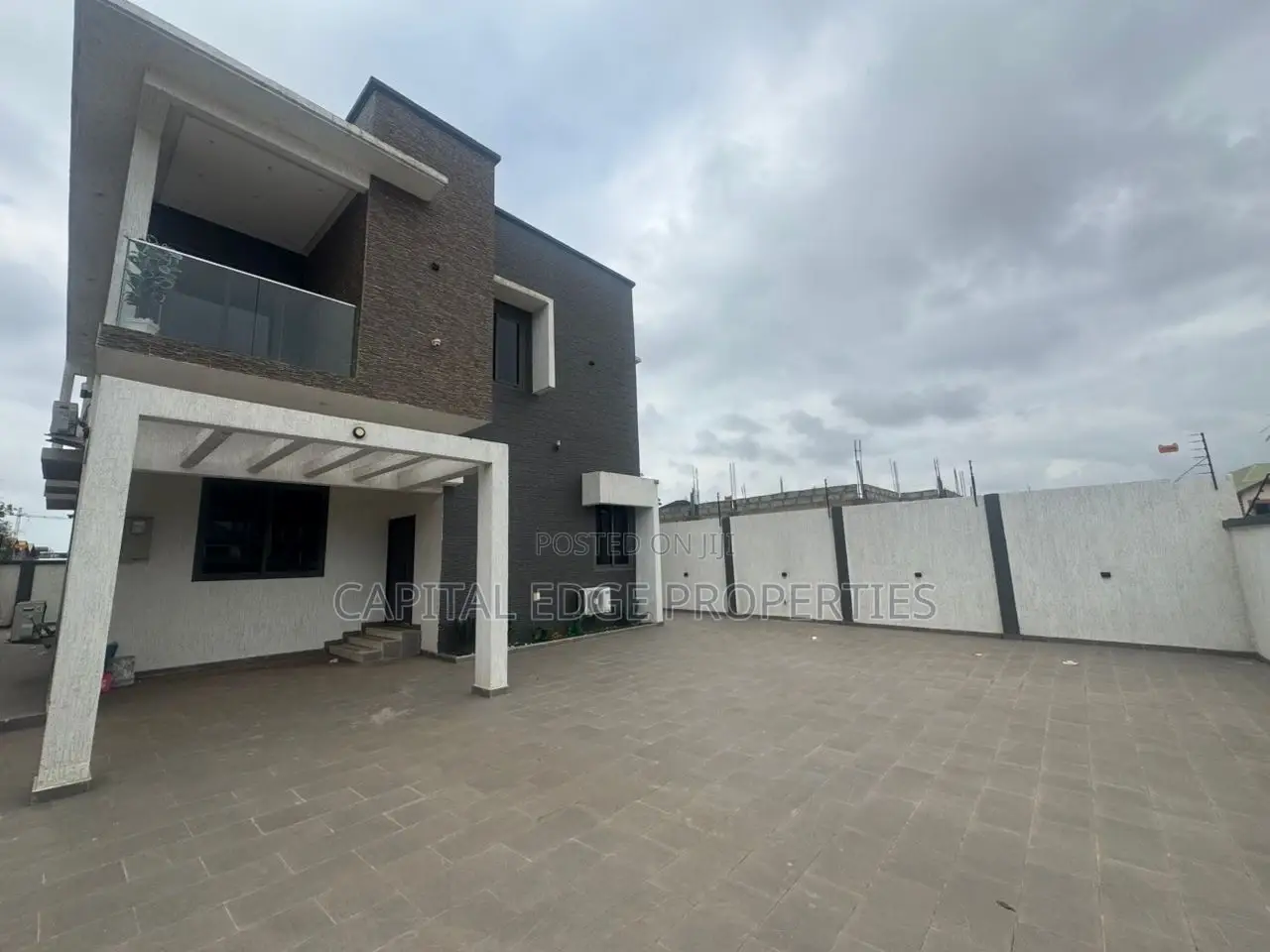4bdrm Duplex in East Legon for sale in East Legon