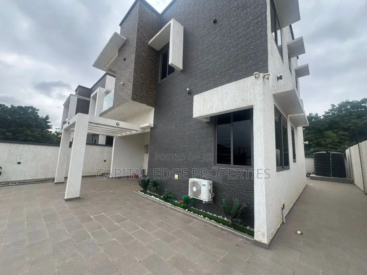 4bdrm Duplex in East Legon for sale in East Legon