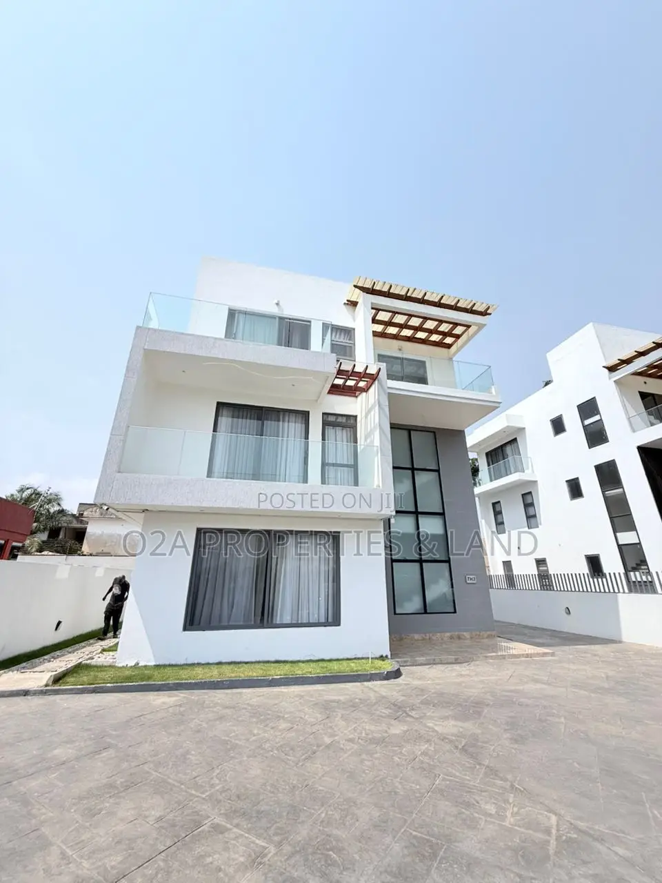 Furnished 5bdrm Townhouse / Terrace in Cantonments, Acquinas for rent in Acquinas