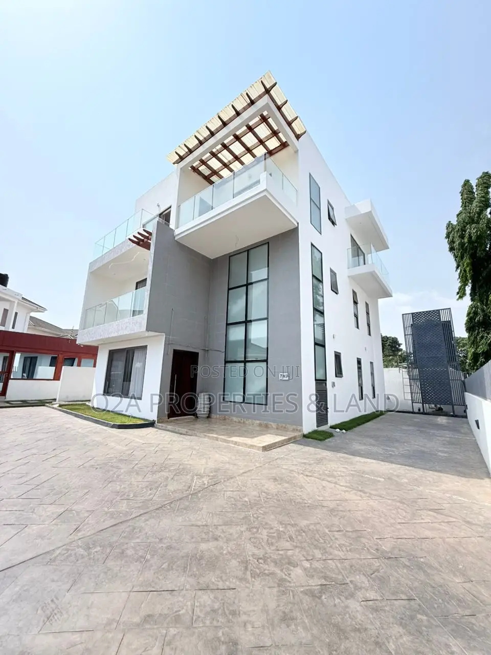 Furnished 5bdrm Townhouse / Terrace in Cantonments, Acquinas for rent in Acquinas
