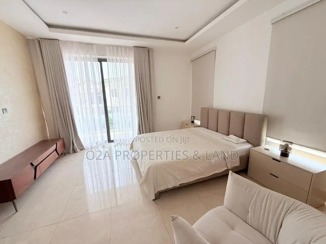 Furnished 5bdrm Townhouse / Terrace in Cantonments, Acquinas for rent in Acquinas