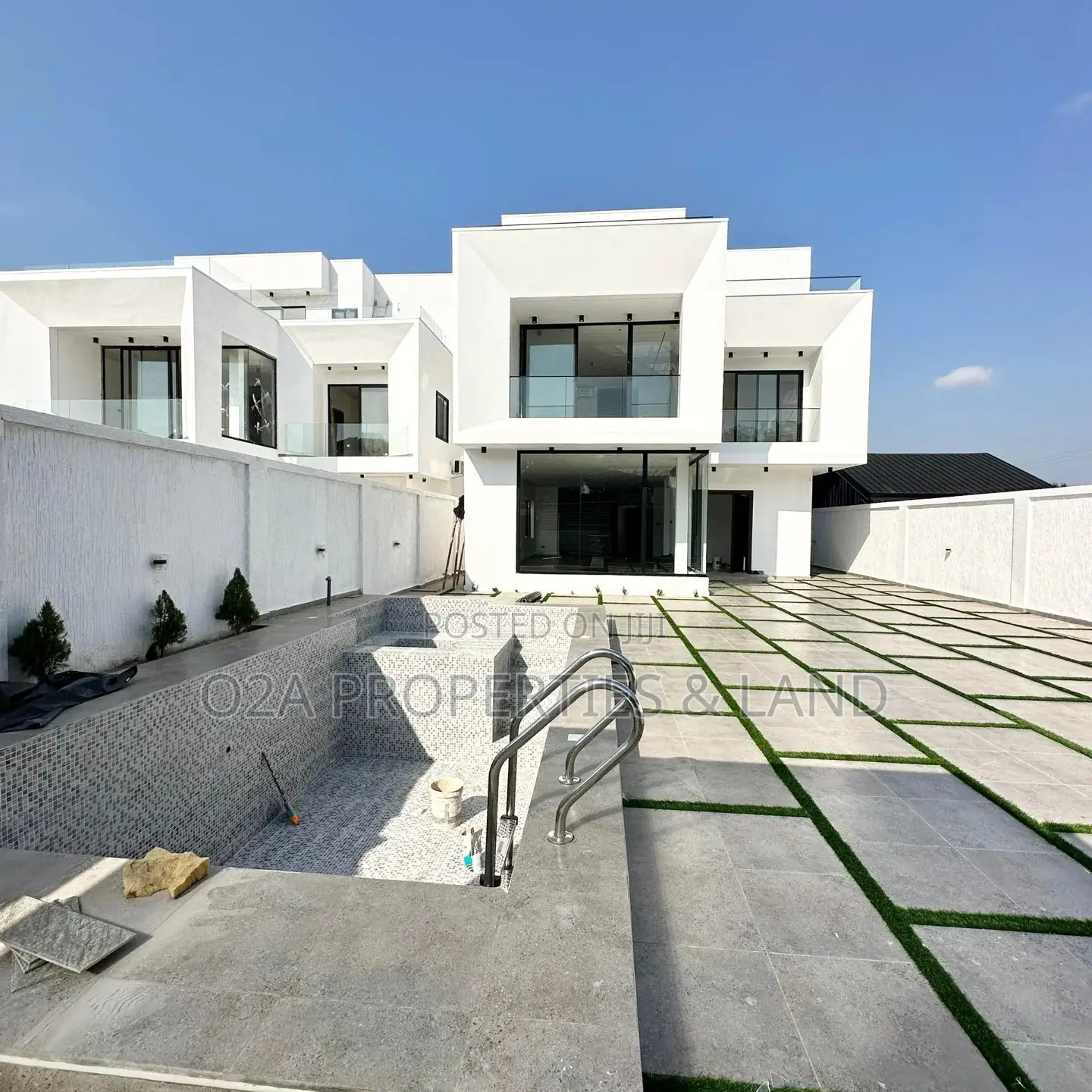 6bdrm House in Ashaley Botwe, Lake Side Estate for sale in Lake Side Estate