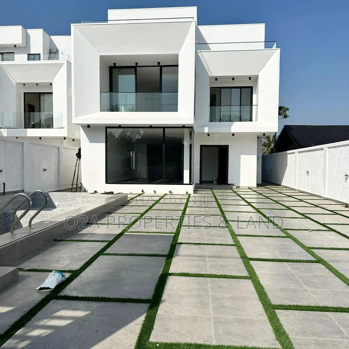 6bdrm House in Ashaley Botwe, Lake Side Estate for sale in Lake Side Estate