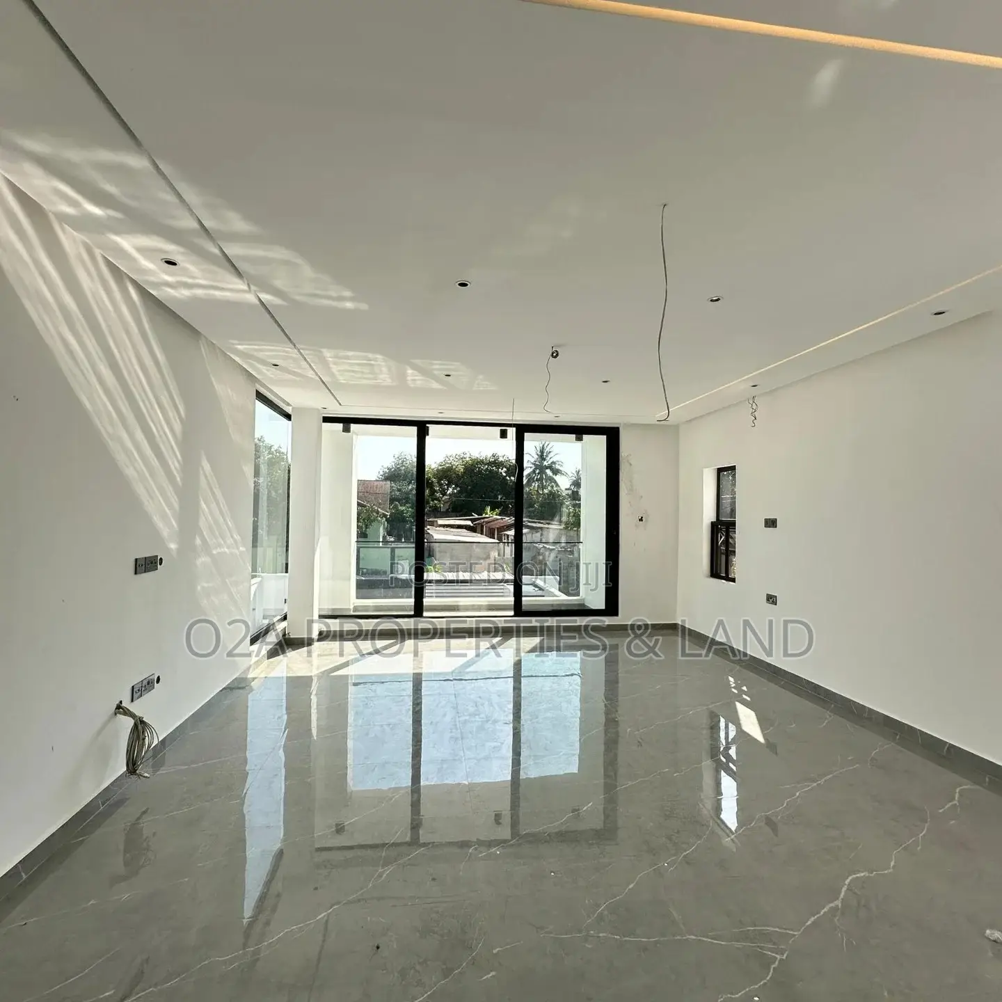 6bdrm House in Ashaley Botwe, Lake Side Estate for sale in Lake Side Estate