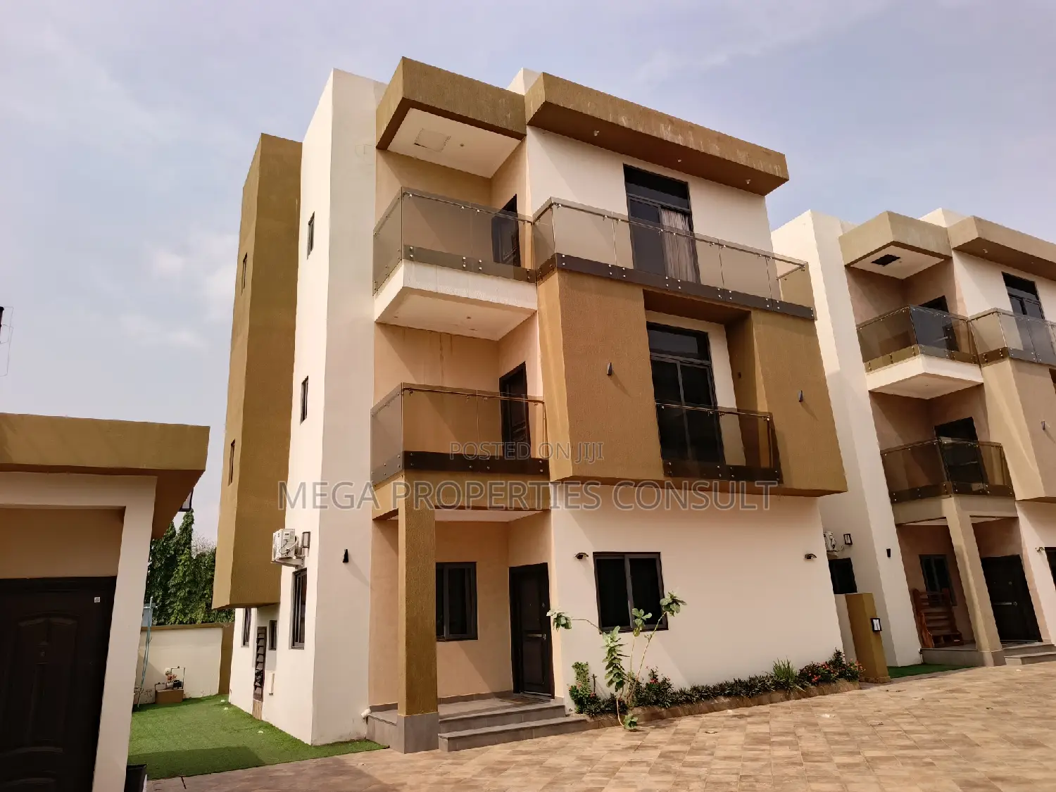 4bdrm Townhouse / Terrace in Dzorwulu for rent in Dzorwulu