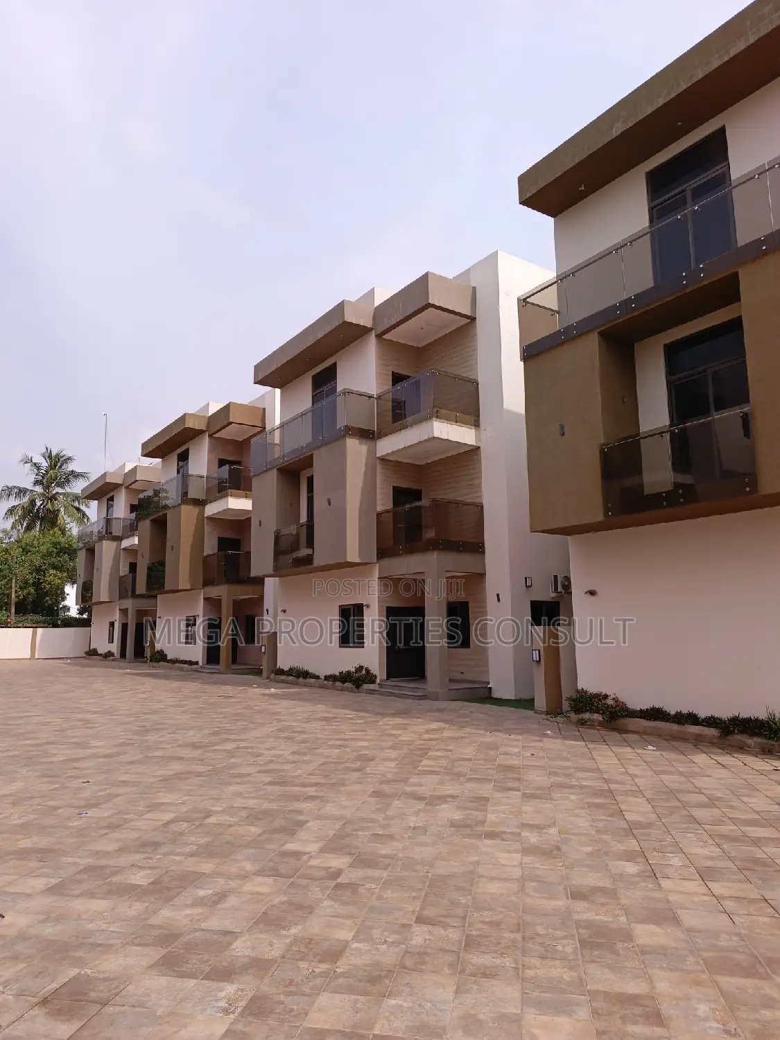 4bdrm Townhouse / Terrace in Dzorwulu for rent in Dzorwulu