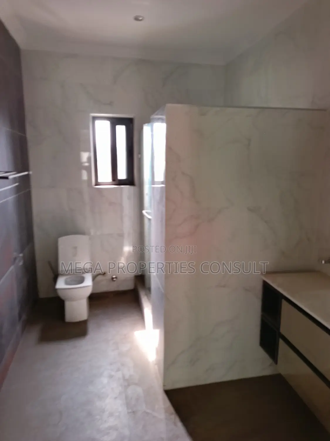 4bdrm Townhouse / Terrace in Dzorwulu for rent in Dzorwulu