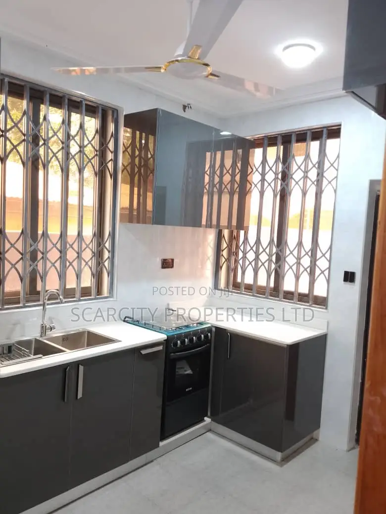 4bdrm House in Adenta for sale in Adenta