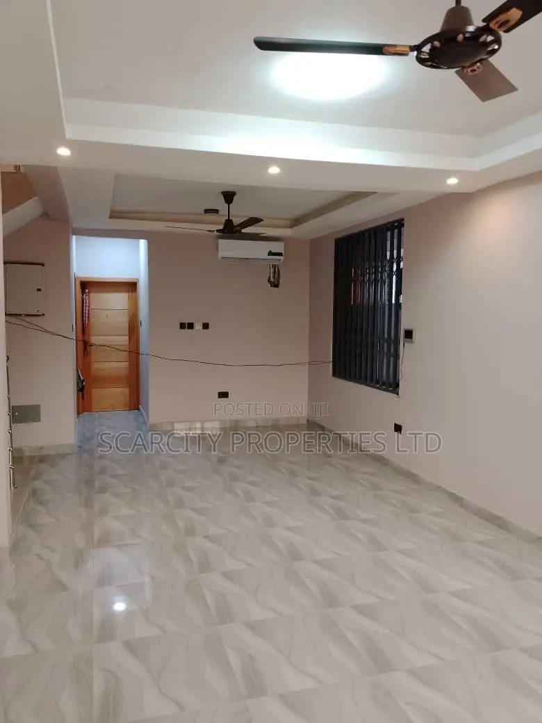 4bdrm House in Adenta for sale in Adenta