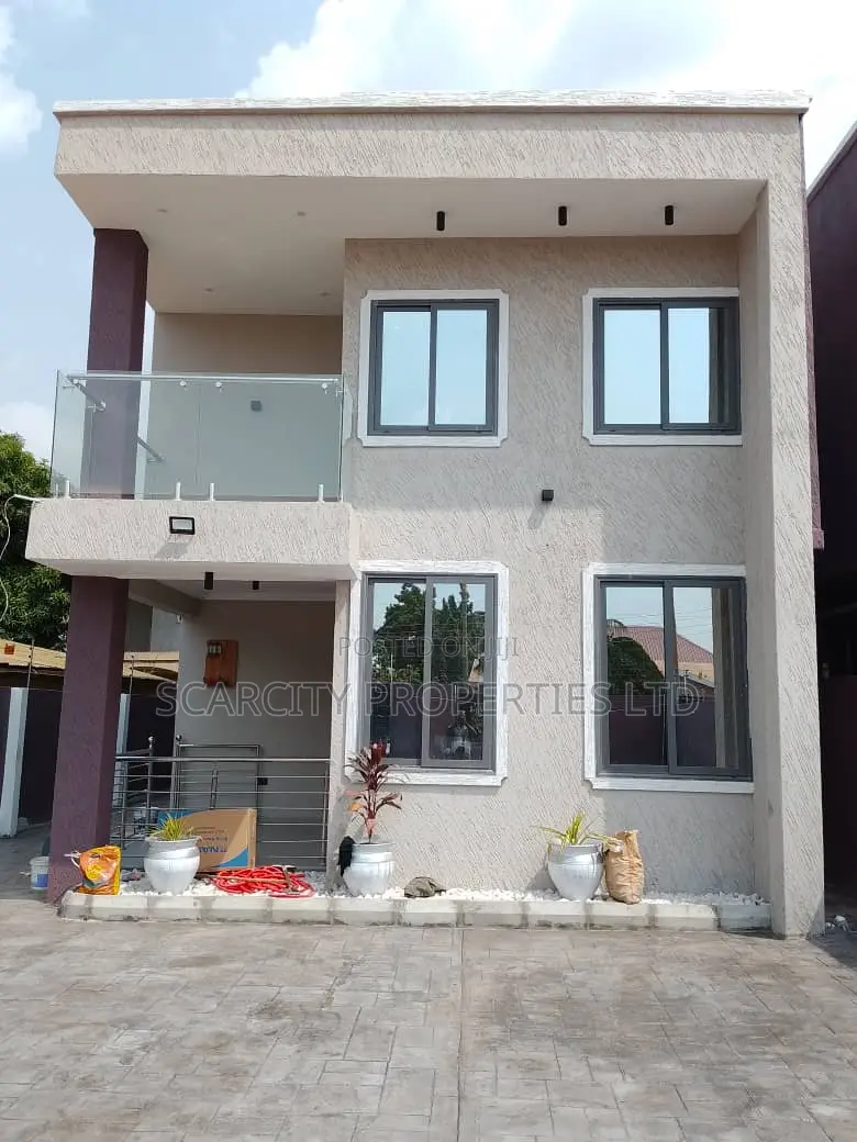 4bdrm House in Adenta for sale in Adenta