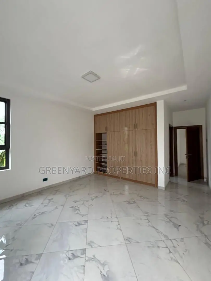 5bdrm House in A&C, East Legon for rent in East Legon