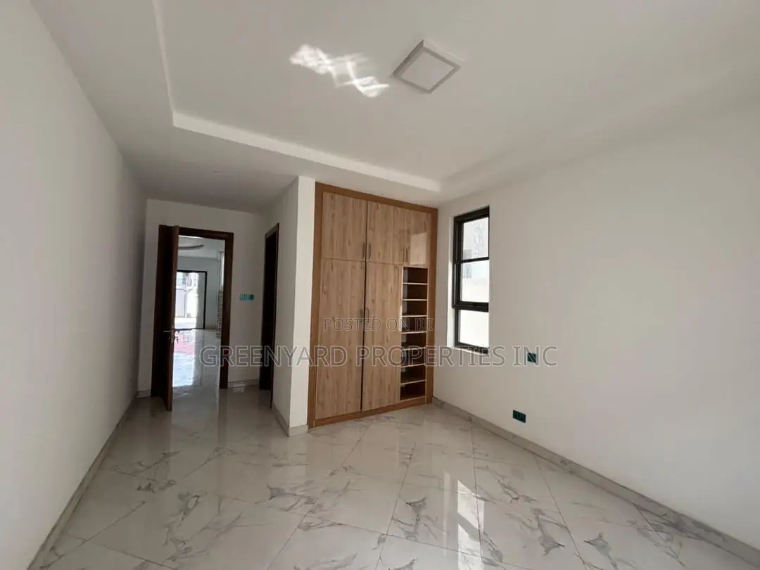 5bdrm House in A&C, East Legon for rent in East Legon