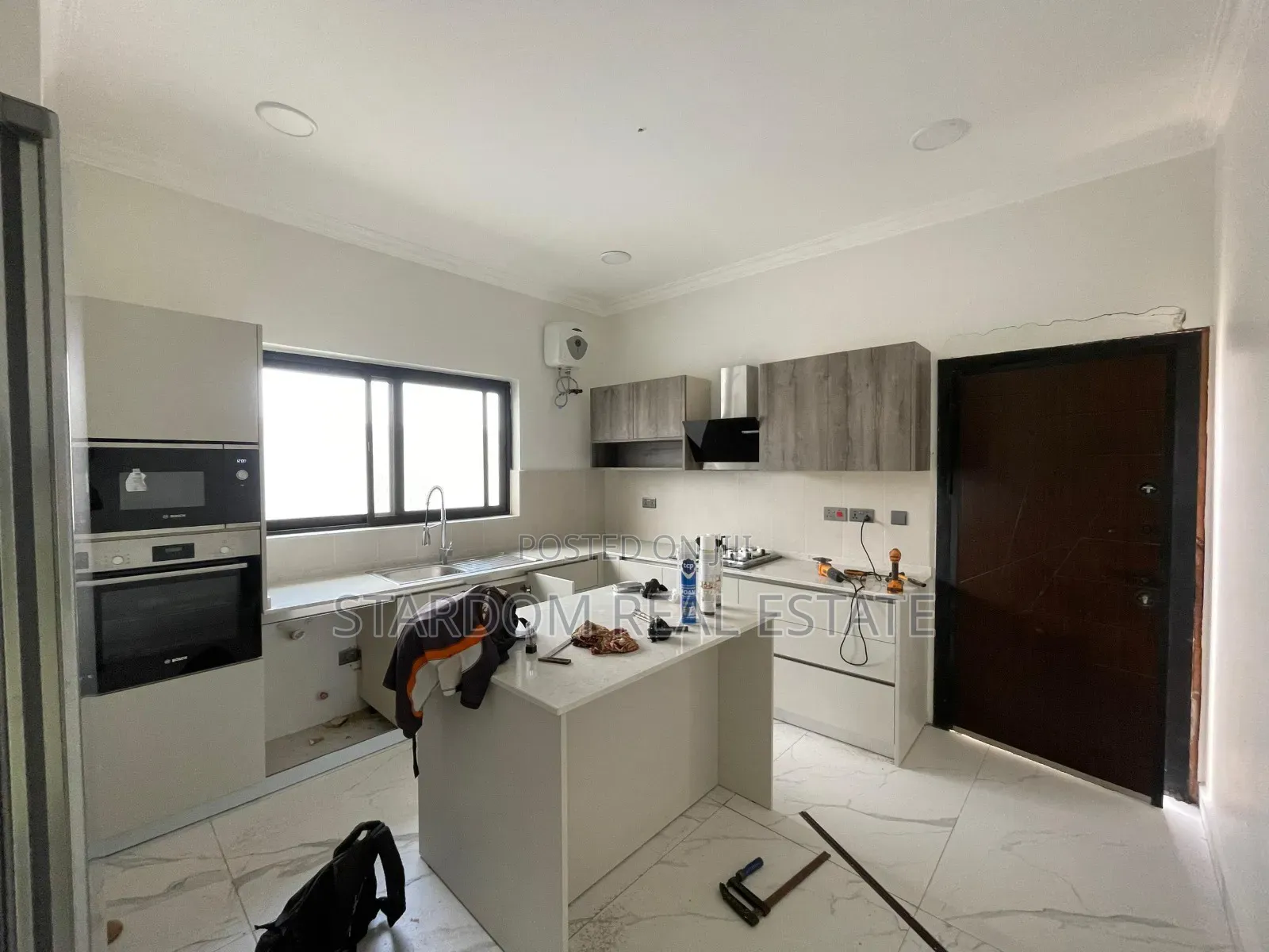 3bdrm Duplex in East Airport for sale in Airport Residential Area
