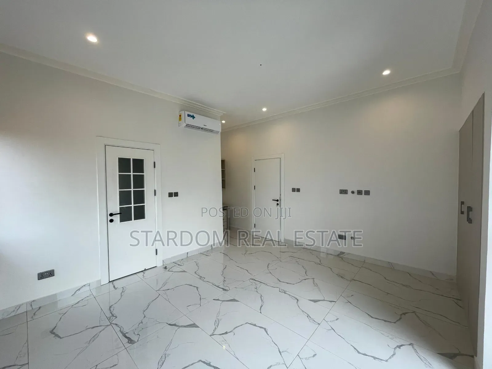 3bdrm Duplex in East Airport for sale in Airport Residential Area