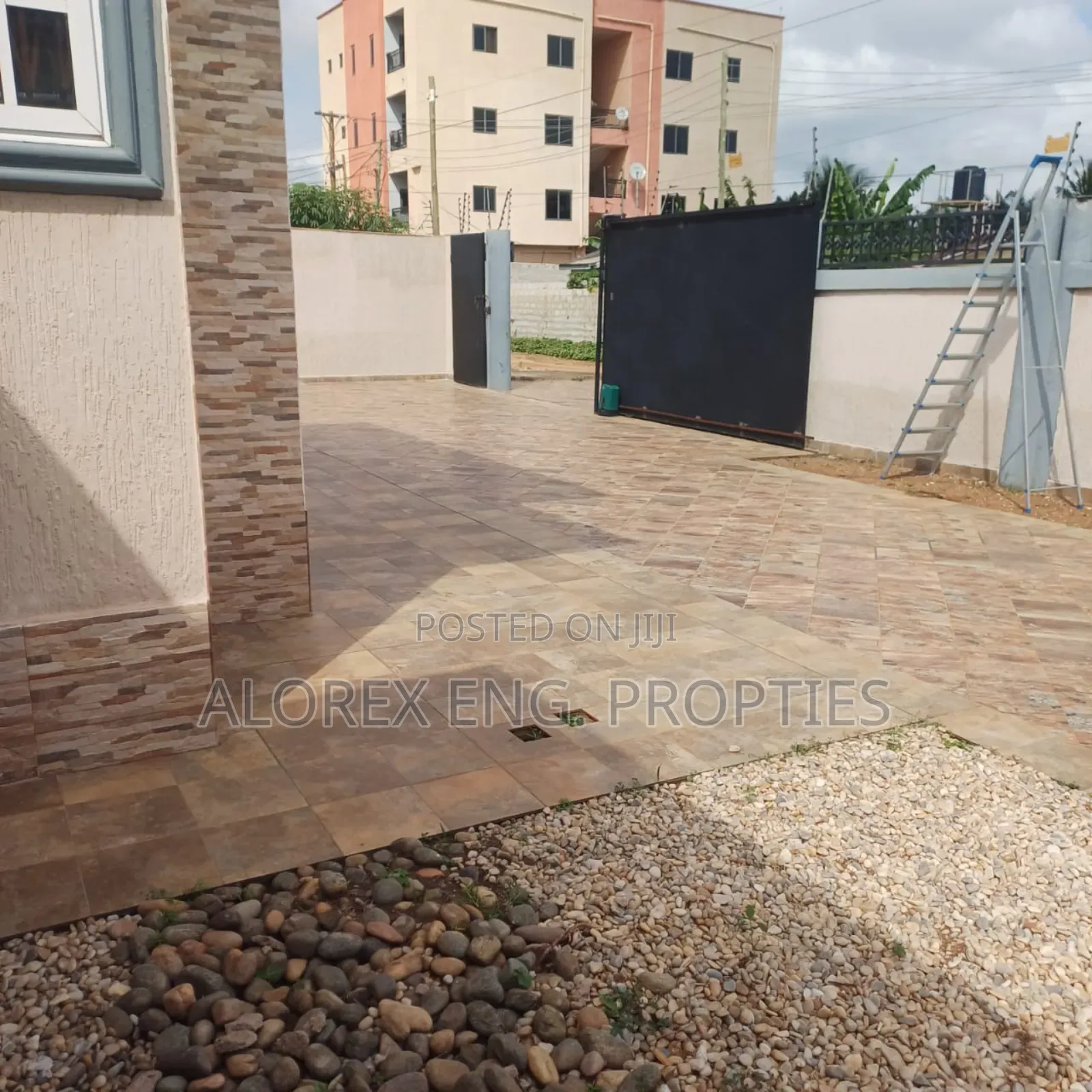 10bdrm House in $400,000, North Legon for sale in North Legon