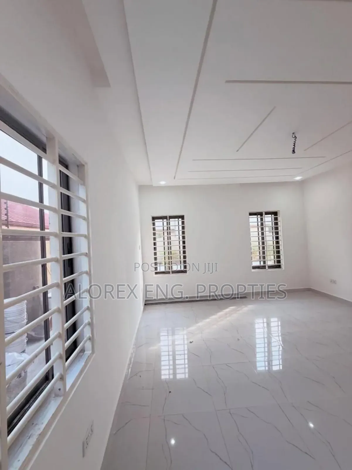 3bdrm Maisonette in Lakeside for sale in Lake Side Estate