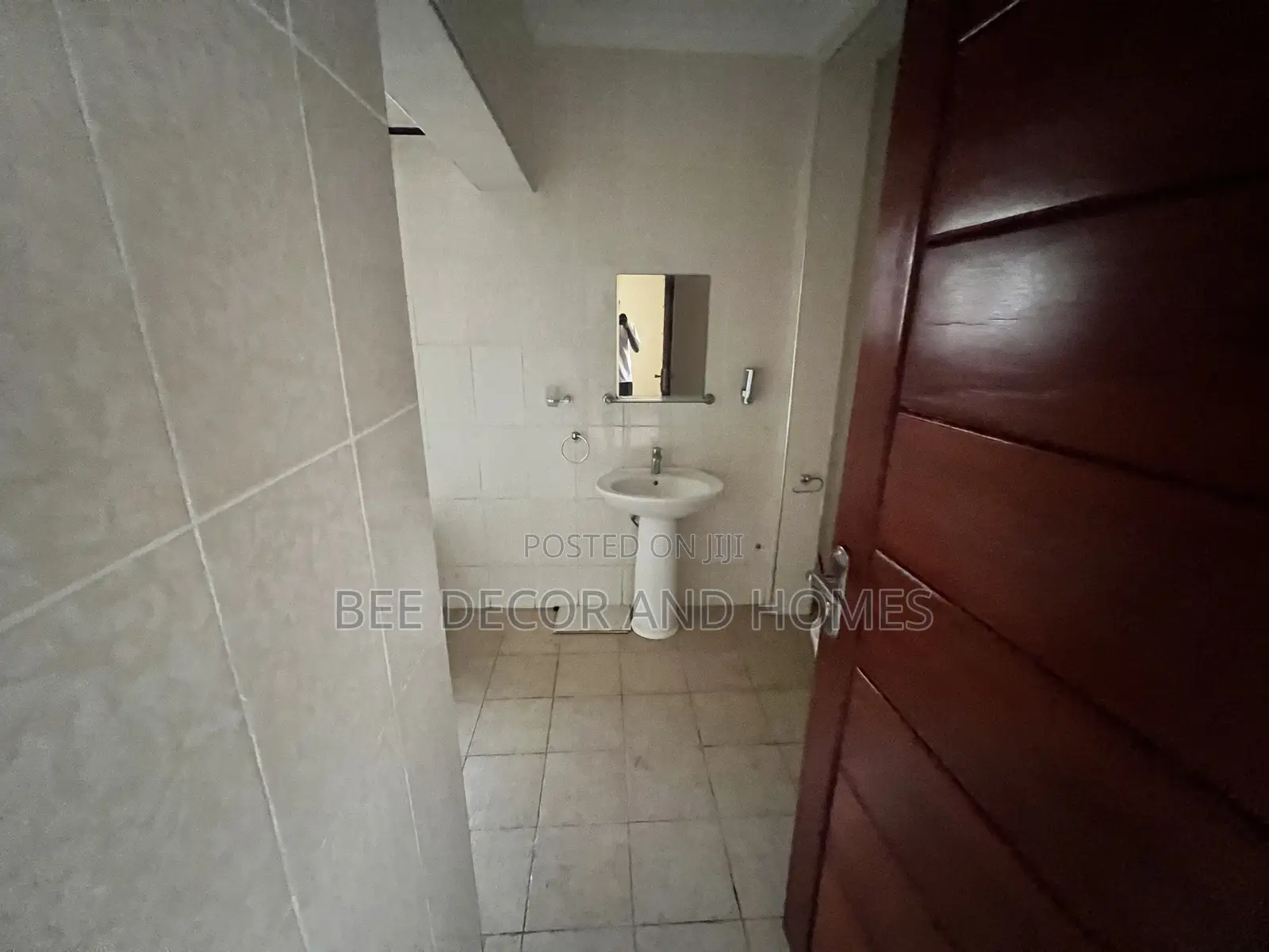 3bdrm Apartment in Bee Speed, West Legon for rent in West Legon