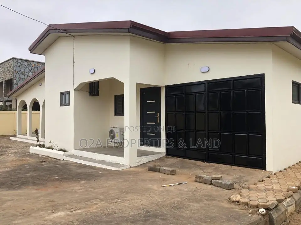 4bdrm House in Oyarifa, Ghana Flag for sale in Ghana Flag