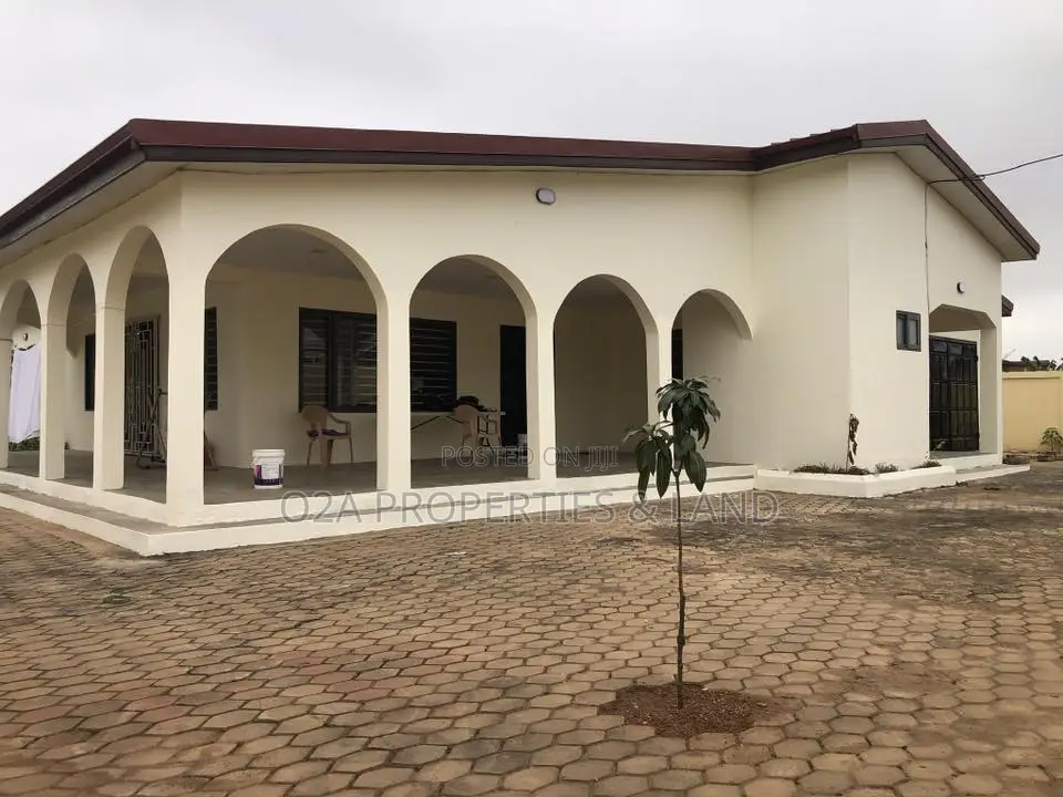 4bdrm House in Oyarifa, Ghana Flag for sale in Ghana Flag