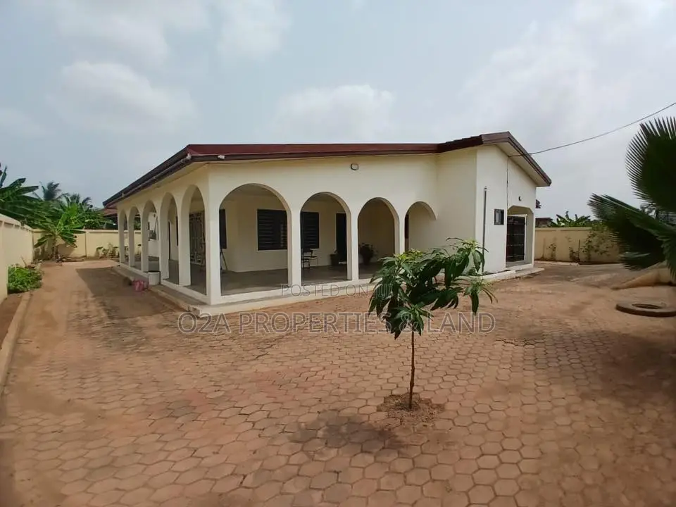 4bdrm House in Oyarifa, Ghana Flag for sale in Ghana Flag