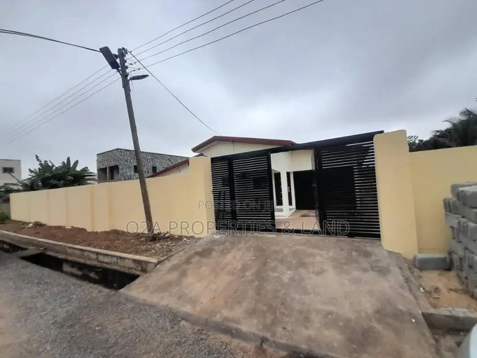 4bdrm House in Oyarifa, Ghana Flag for sale in Ghana Flag