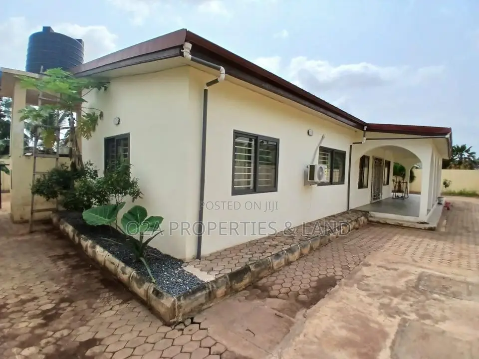 4bdrm House in Oyarifa, Ghana Flag for sale in Ghana Flag
