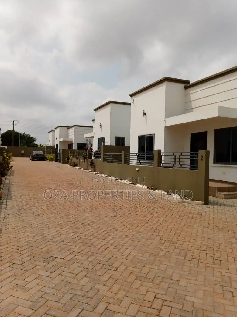 3bdrm House in Adenta, Barrier for sale in Barrier